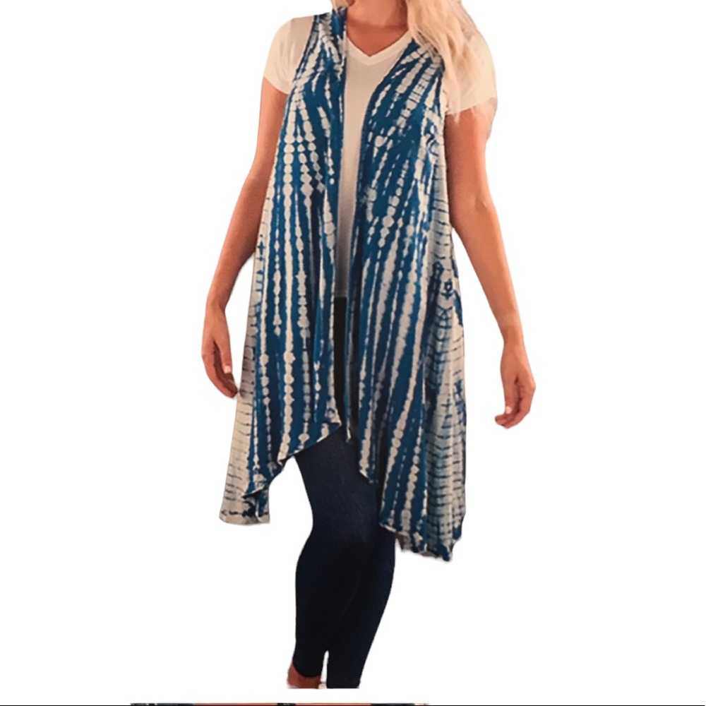 NWT.  S/M.  Sacred Threads Cardigan.  220187.  BL/RD6